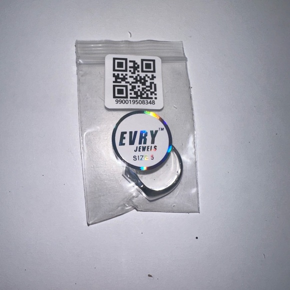 EVRY Jewels Silver Ring - Picture 3 of 3